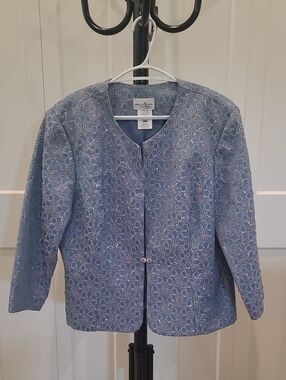 Vintage Light Blue Floral Embroidered Blazer/Hacket